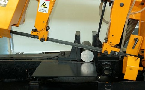 拖市镇数控带锯床自动送料精度会出现偏差吗？