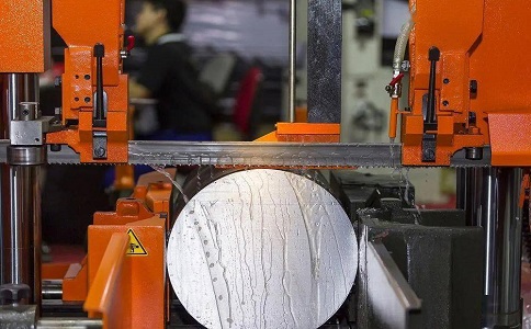 拖市镇立式金属带锯床切削出现跑带故障解决方法！